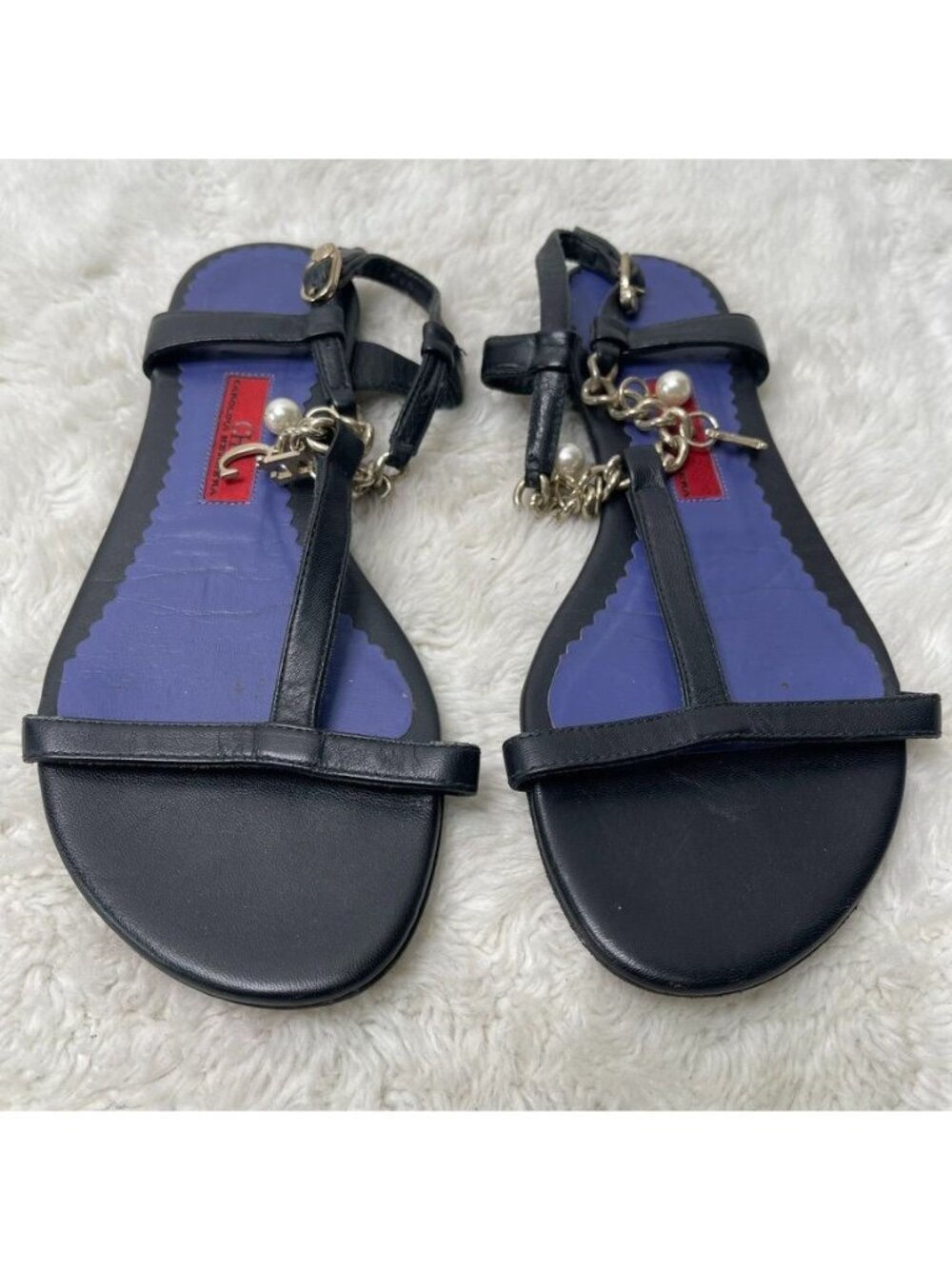 CH Carolina Herrera Black Leather Flat Sandals Pearl Chain Charm T-Strap Size 37